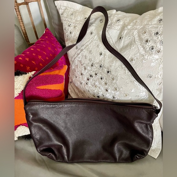 Handmade handbag with tooled leather details and turquoise center stone - Picture 5 of 10